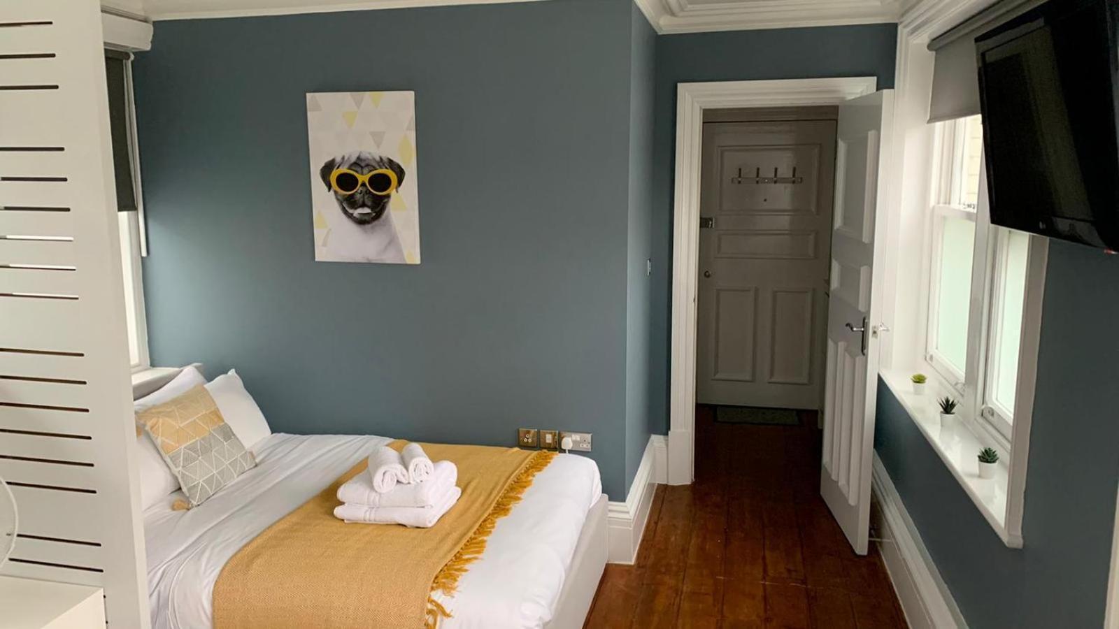 Ideal Location! Flat In Heart Of The Apartment