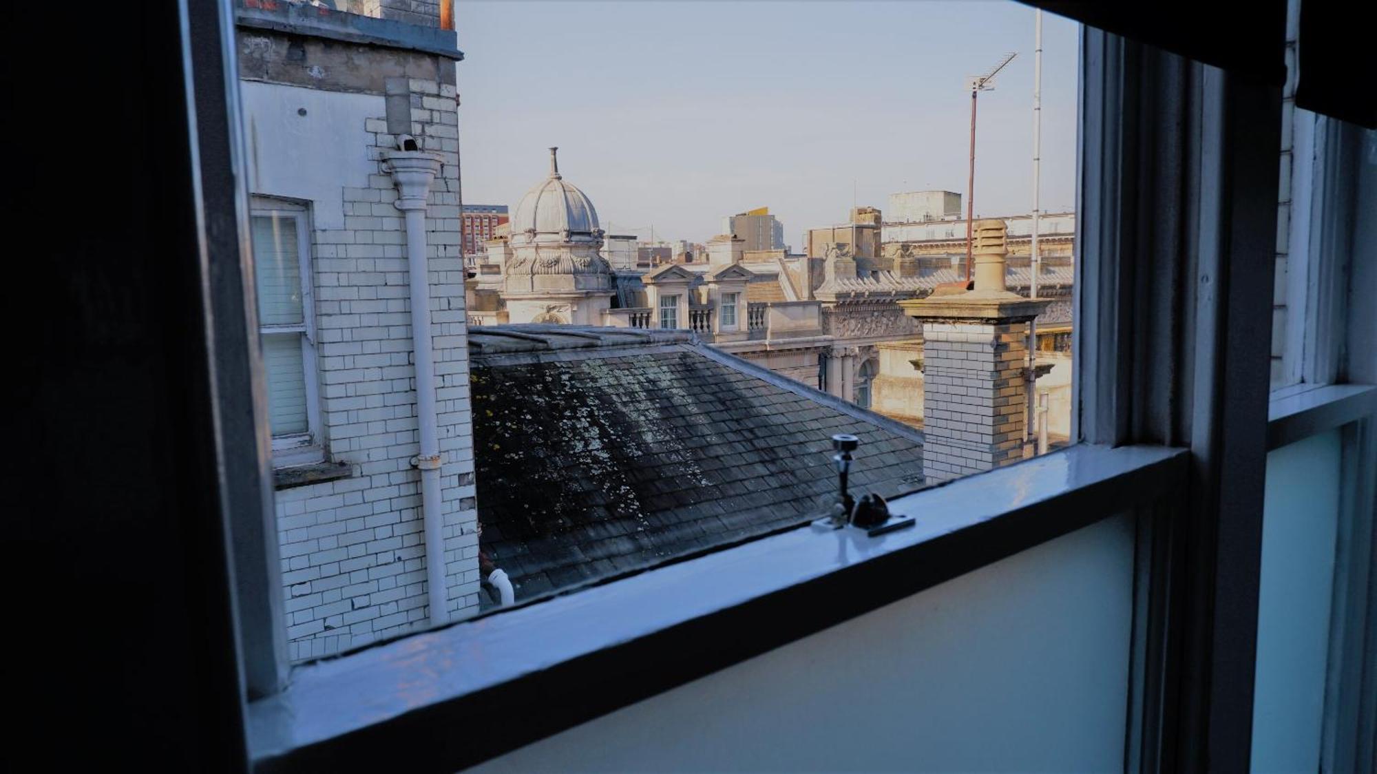 Ideal Location! Flat In Heart Of The Bristol